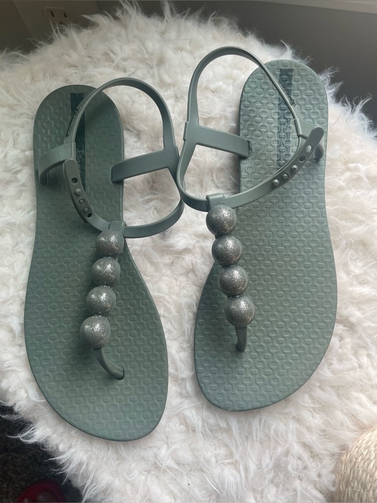 Ipanema Shoes - Ipanema Woman’s Sandals in SZ 6 in gently used condition
